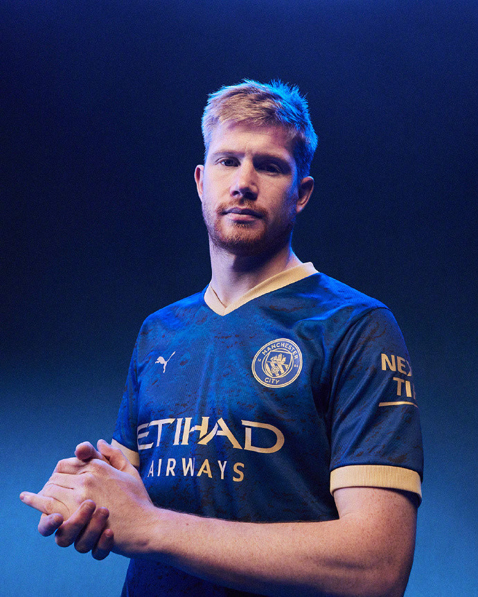 C罗中场休息时对裁判表达不满，讽刺道：你吹得太好了