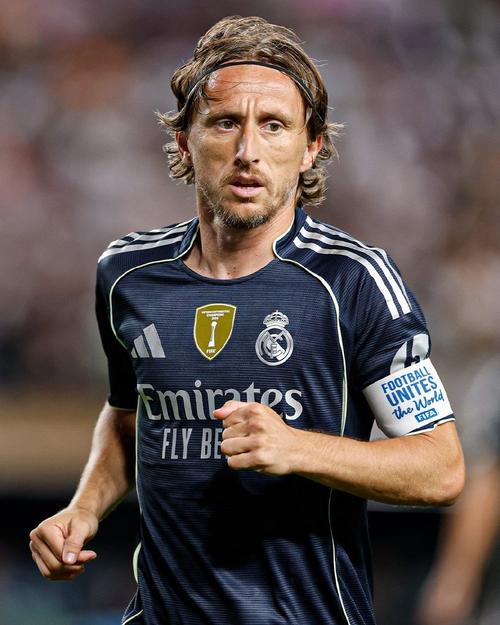 囧叔向裁判施压后染红，罗基：容忍这种行为问题会越来越严重