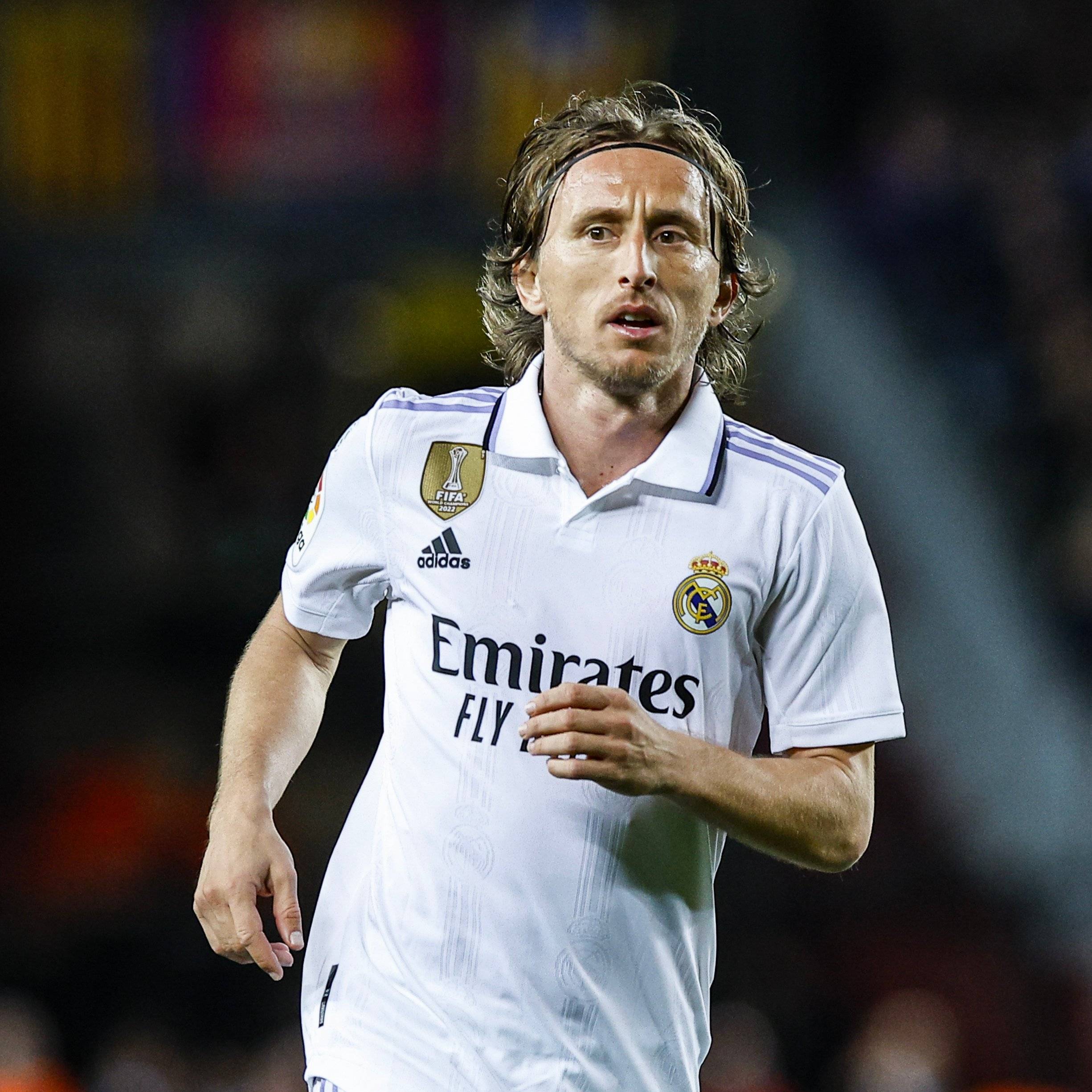 阿斯：费内巴切已与莱万初步接触，提供的一年半合同报价被拒