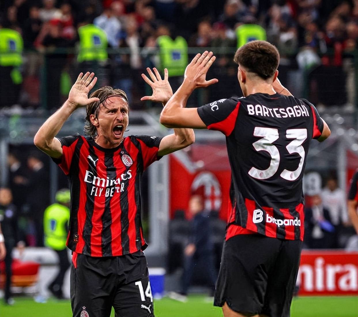 记者：除非大规模卖人，否则曼联不太可能继续追求多纳鲁马