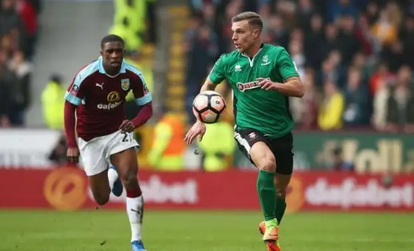 侯森：真不想看到一次次从门里捡球了；我们离不了球迷的支持