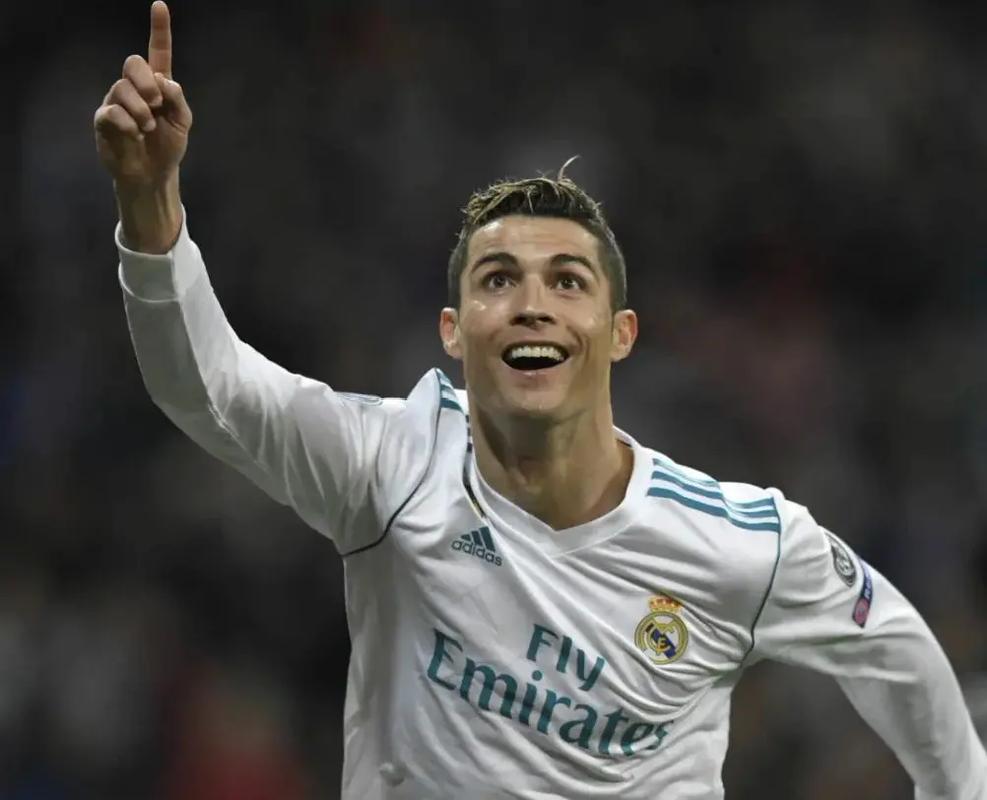 意甲保级大战：帕尔马客场击败比萨，恩佐拉红牌离场