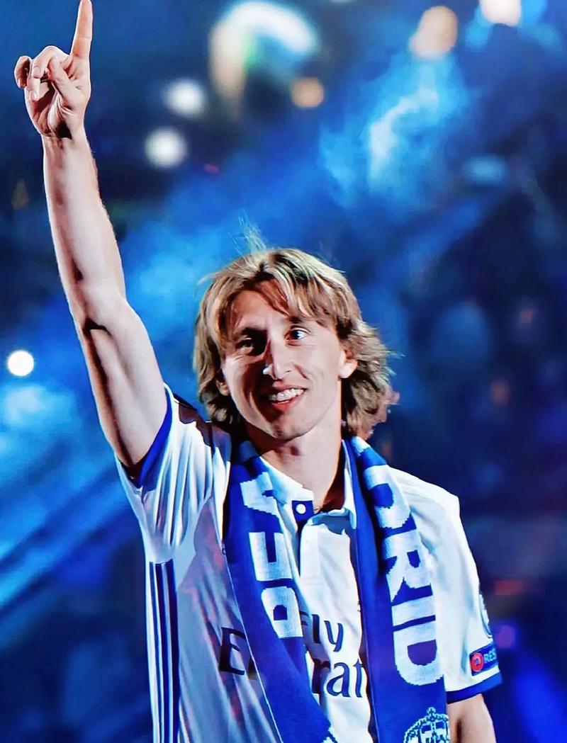 哈登生涯3次单场10+三分，与拉文和JR并列历史第四位