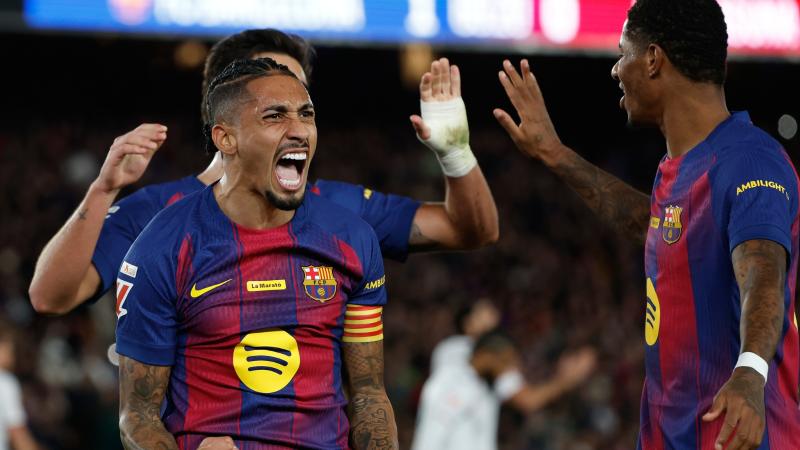 组图：CBA俱乐部杯广厦击败天津 塔克飞身暴扣